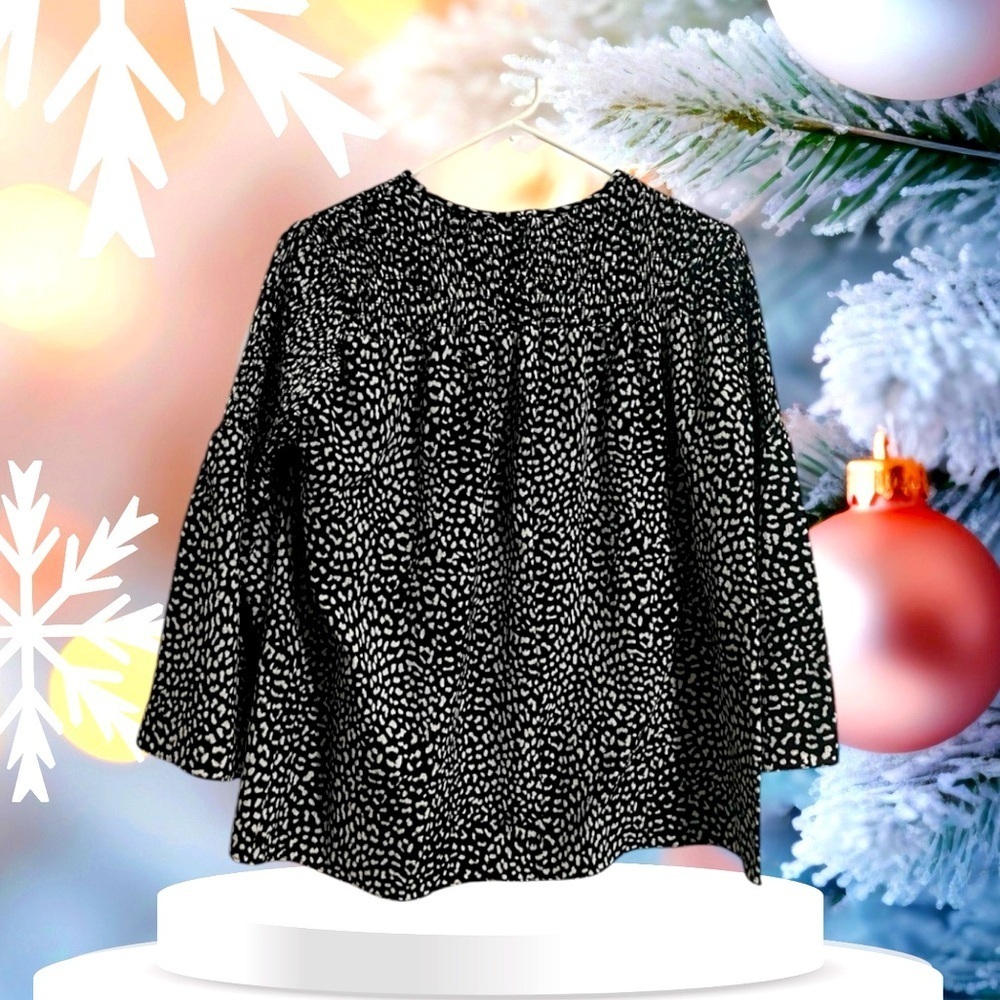 EUC MICHAEL KORS WOMENS TOP LONG SLEEVE TEXTURED BLACK & WHITE SZ MEDIUM